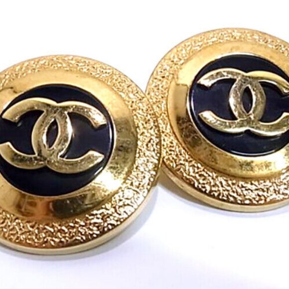 CHANEL CC Logos Black Round Clip-On Earrings Gold Tone 28 Auth w/Box q1139